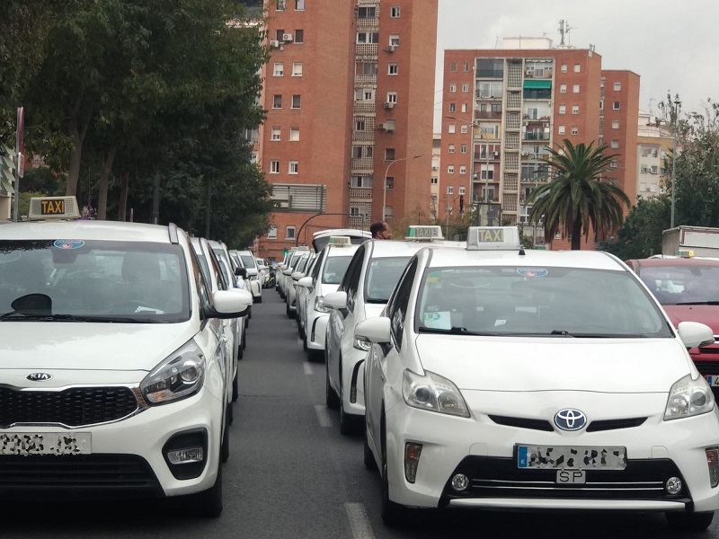 Los taxistas de Valencia convocan un calendario de paros contra la Generalitat Valenciana