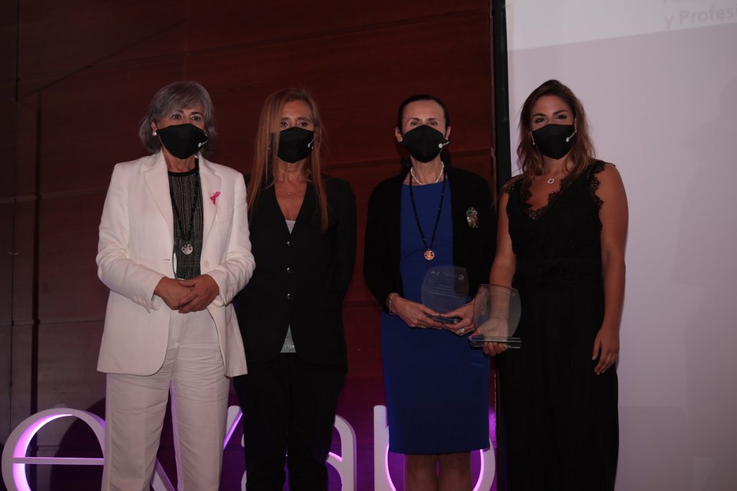 Susana Vera, Pilar de la Oliva, Mª Teresa Rodríguez, Paula Carsí y Lourdes Paramio reciben los Premios EVAP