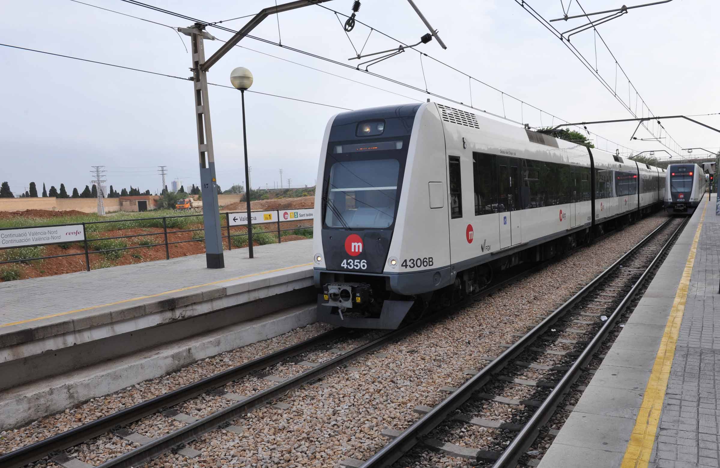 Metrovalencia acerca a las personas usuarias a los cementerios en el Día de todos los Santos