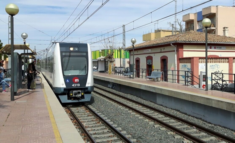 Ferrocarrils de la Generalitat facilita el uso de tarjeta de crédito para realizar pagos en el interior de los trenes y tranvías