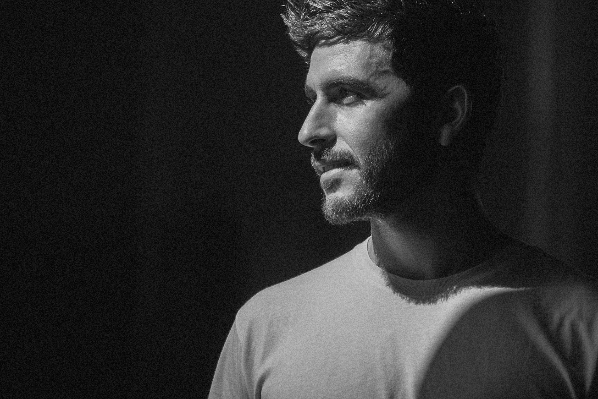 Álvaro Gango publica por sorpresa ‘SUERTE’, su primera canción en solitario