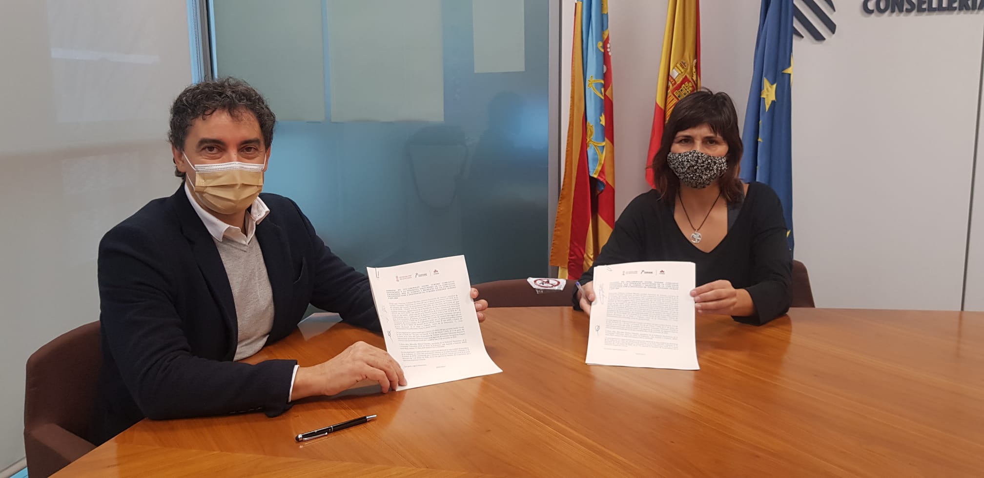Turisme firma el convenio de colaboración con la Federación de Enoturismo