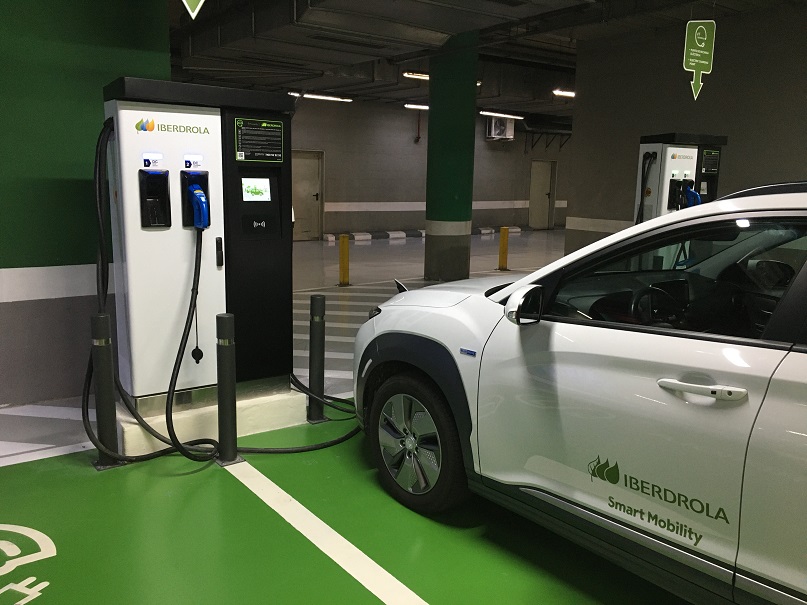 Iberdrola y Aqua ponen en marcha la mayor plataforma de recarga para vehículos eléctricos de Valencia