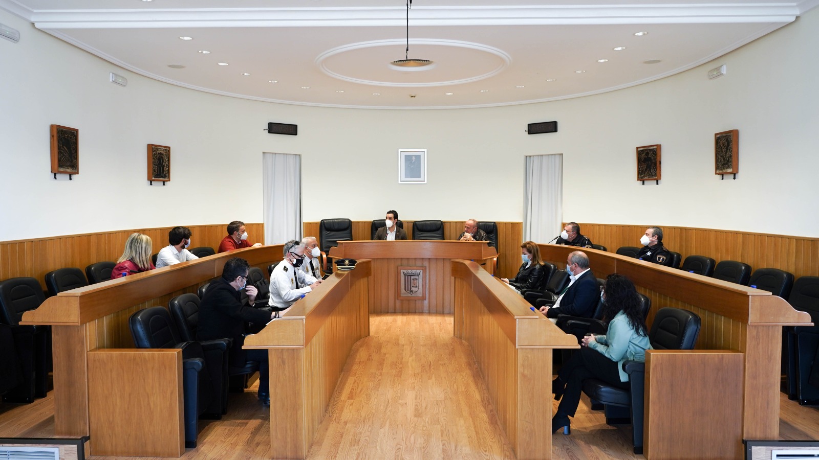 Ayuntamiento, Generalitat y Gobierno incrementarán esfuerzos para erradicar las ocupaciones de viviendas y mejorar la convivencia en el barrio de La Coma