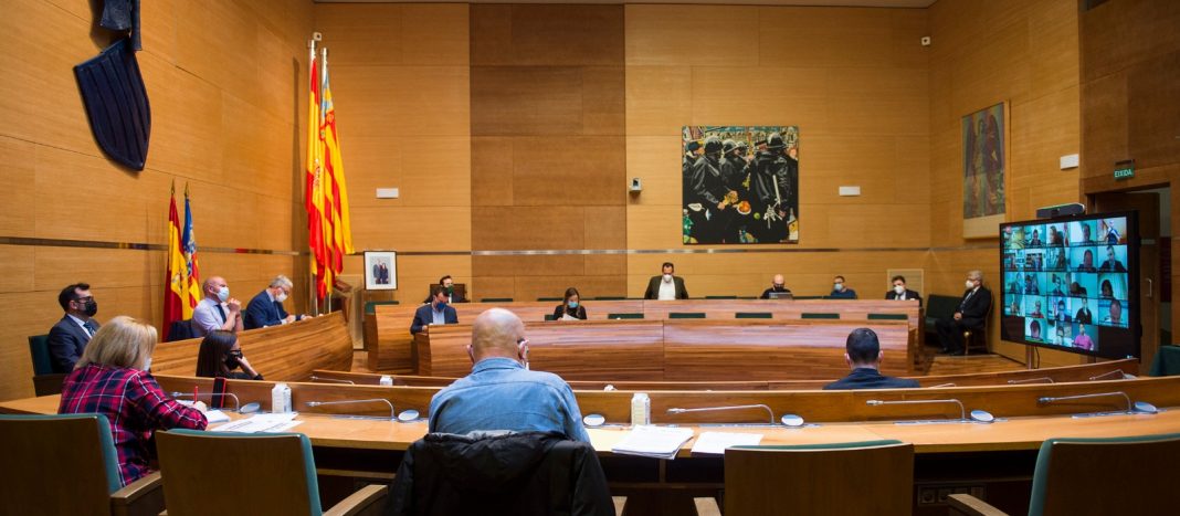 La Diputacio de Valencia reduce los altos cargos en sus empresas y entidades y regula sus retribuciones.