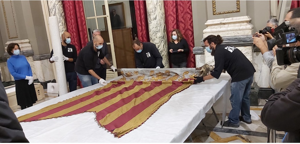 Valencia con más de un año de retraso sobre lo anunciado inicia la Restauración de la Real Senyera