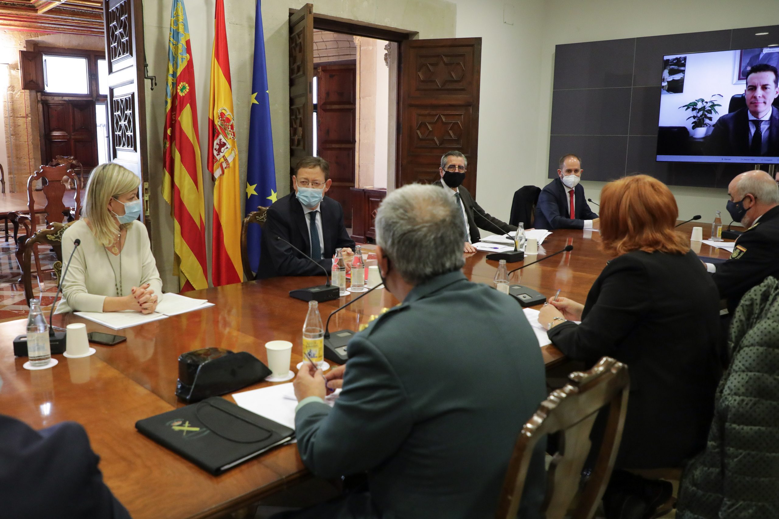 Generalitat, Delegación del Gobierno y la FVMP acuerdan reforzar la vigilancia para cumplir las medidas sanitarias
