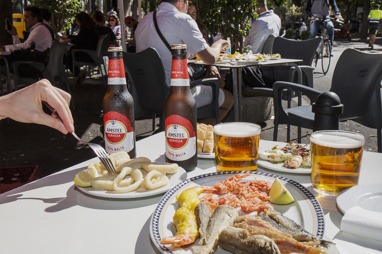 Heineken España regala a 2.300 empleados vales por 100€ para gastar en hostelería en 2021 como apoyo al sector