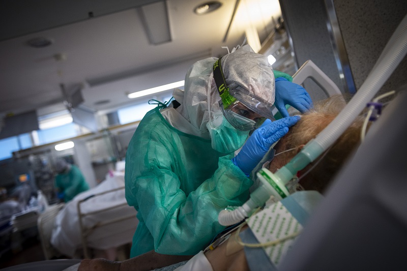 Ribera estrena en La Sexta el documental “COVID19, la historia de nuestros héroes” sobre la pandemia en sus hospitales