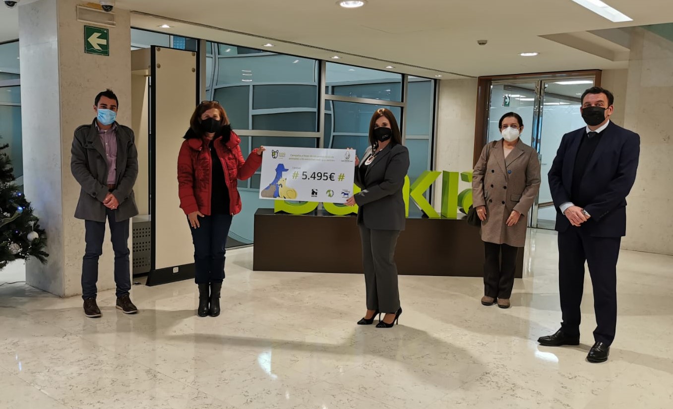 Bankia y la Hermandad de San Antonio Abad entregan 5.500 euros a tres protectoras de animales de Valencia