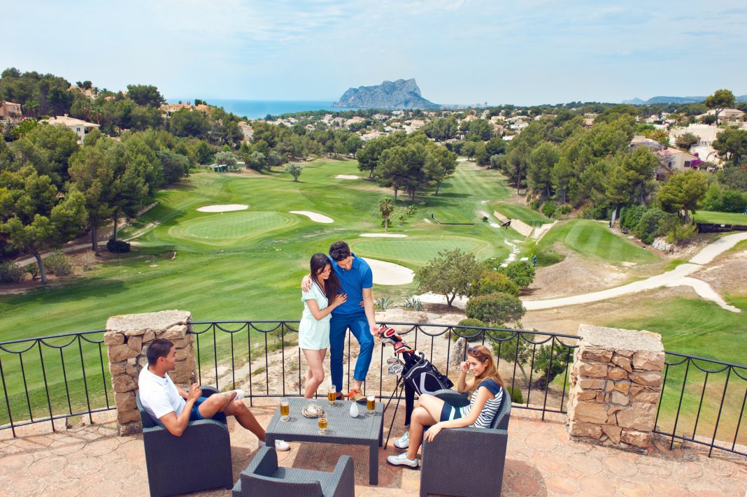 Turisme CV firma el convenio para impulsar la promoción del turismo de golf