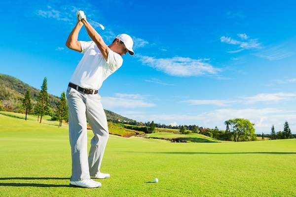 Turisme CV firma el convenio para impulsar la promoción del turismo de golf 