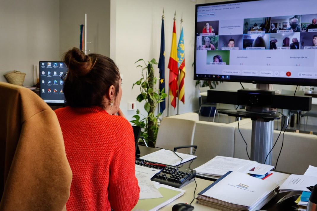 Mireia Mollà acuerda con el sector agrario mesas de trabajo para garantizar la agricultura valenciana