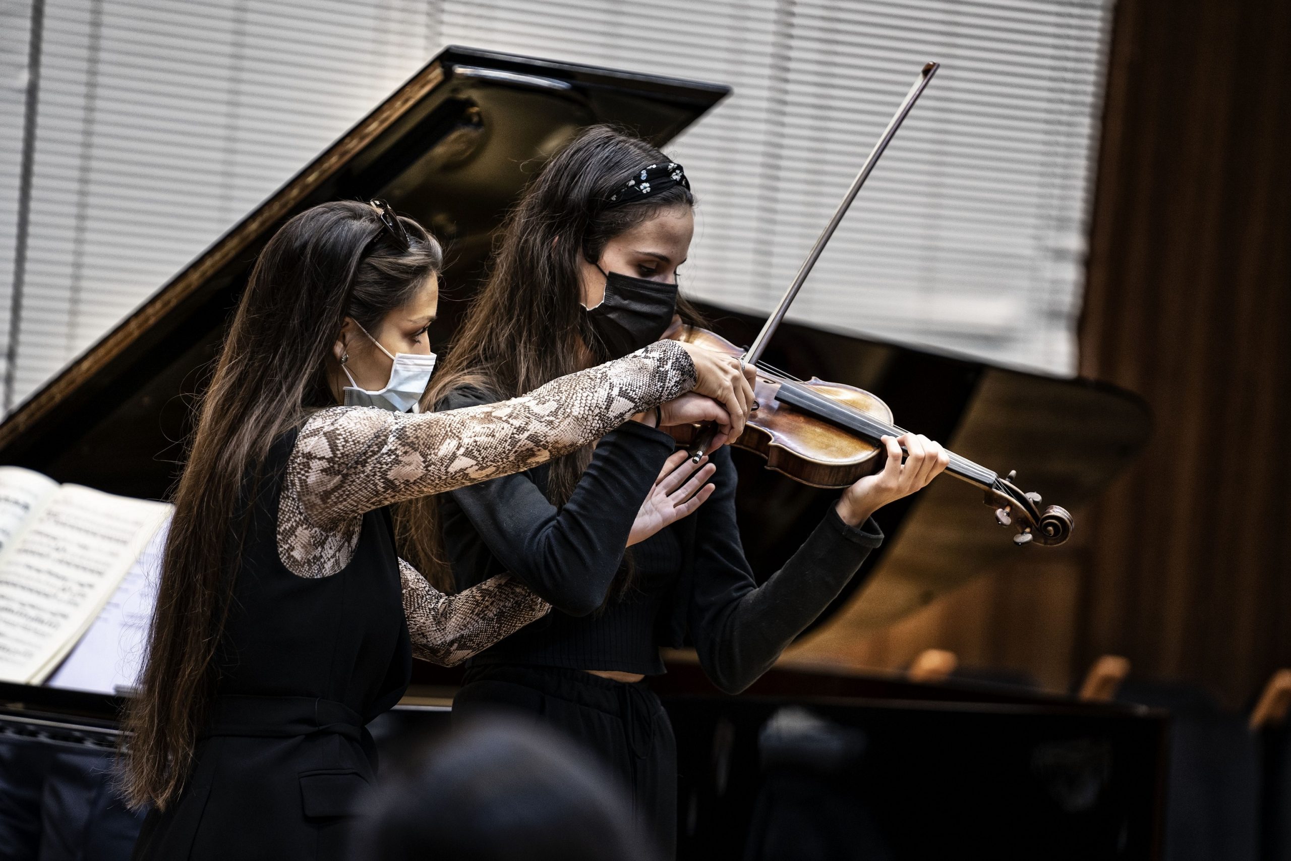 La violinista Leticia Moreno inicia su residencia en el Palau de la Musica con una masterclass