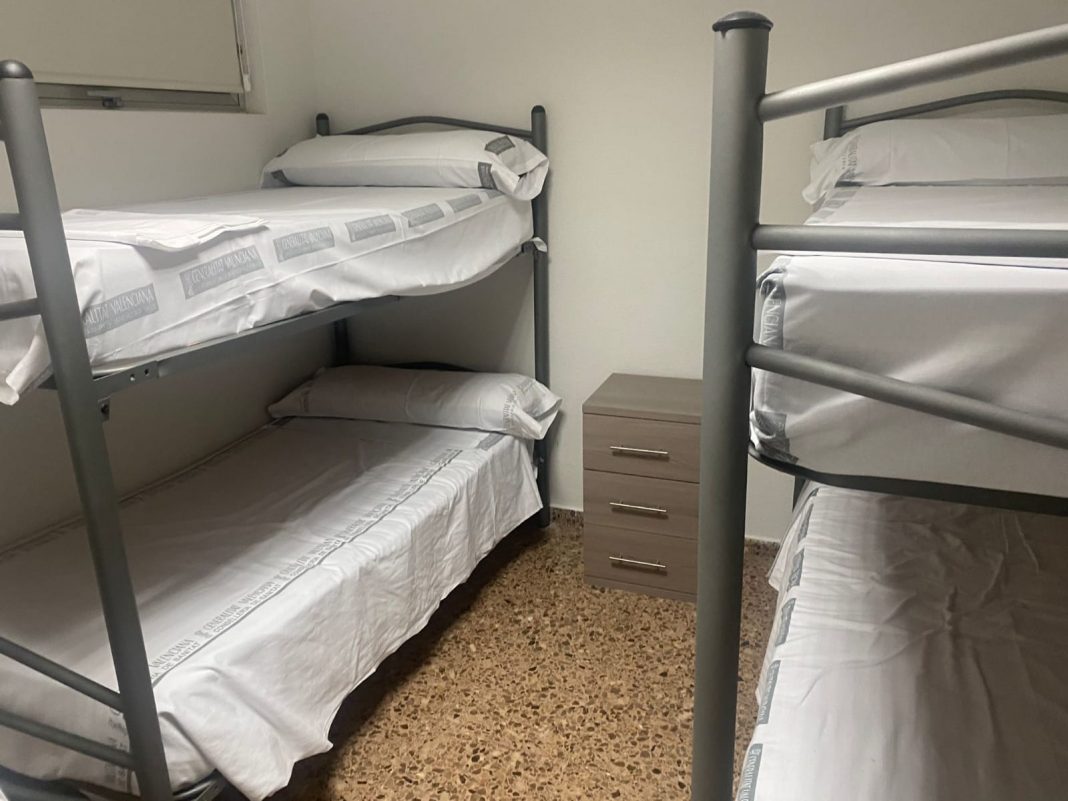 Los MIR del Hospital de Sagunt siguen descansando en salas minúsculas sin limpieza y compartiendo cama