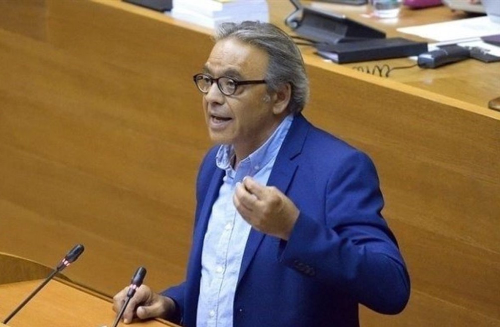 Manolo Mata critica la complicidad del PP con la ultraderecha en España