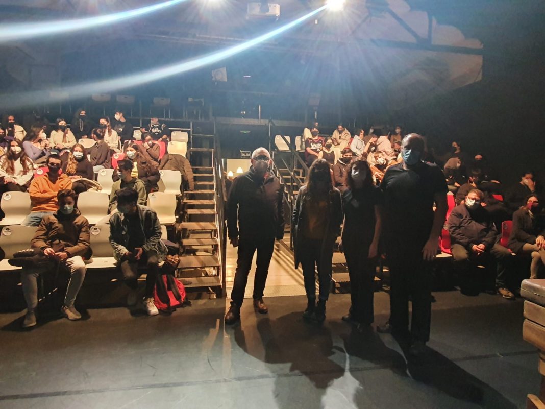 El director del IVAJ ha asistido a la representación de 'Espill' realizada por CRIT Companya de Teatre en Espacio Inestable de València