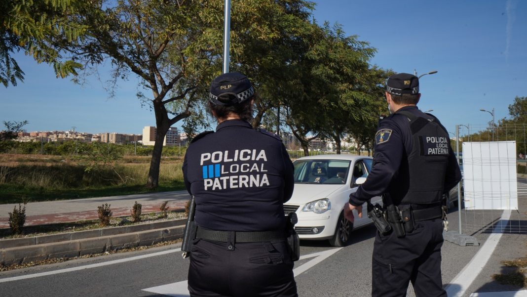 Paterna controla 3.000 vehículos e impone más de cien multas el primer fin de semana de cierre perimetral