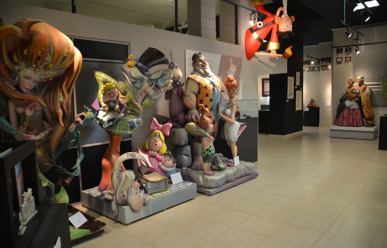 Xativa reforma su Museu Faller y aprueba ayudas para artistas, pirotécnicos e indumentaristas