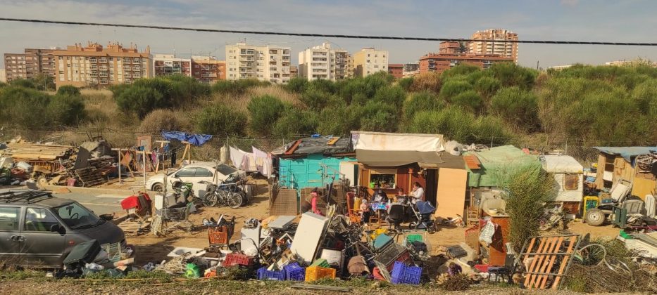 263 personas esperan teasistencia, 300 ayudas a domicilio y más de mil el "Menjar a Casa" con un índice de pobreza del 25% en Valencia