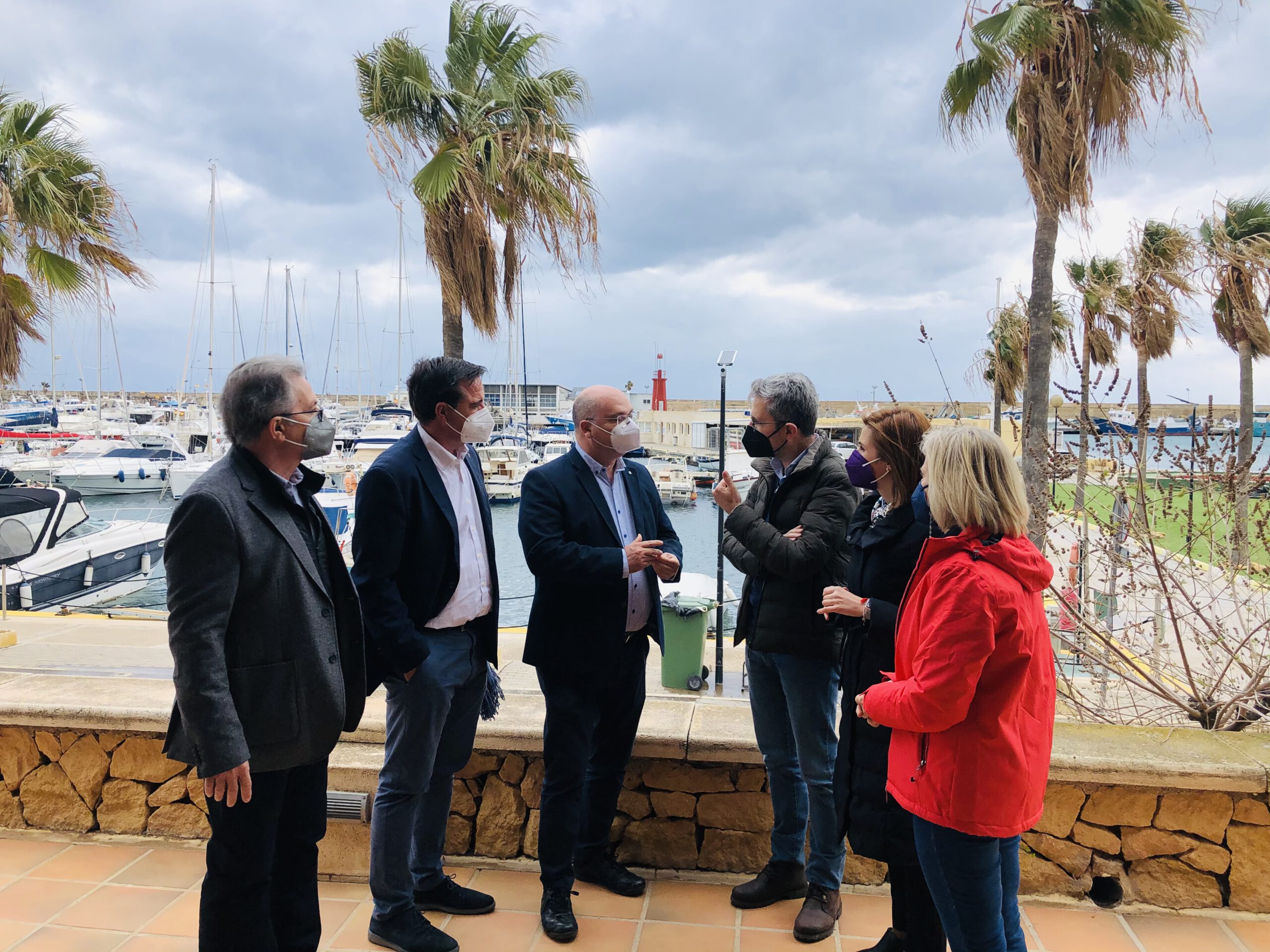 Arcadi España en la Playa del Xarco de Villajoyosa