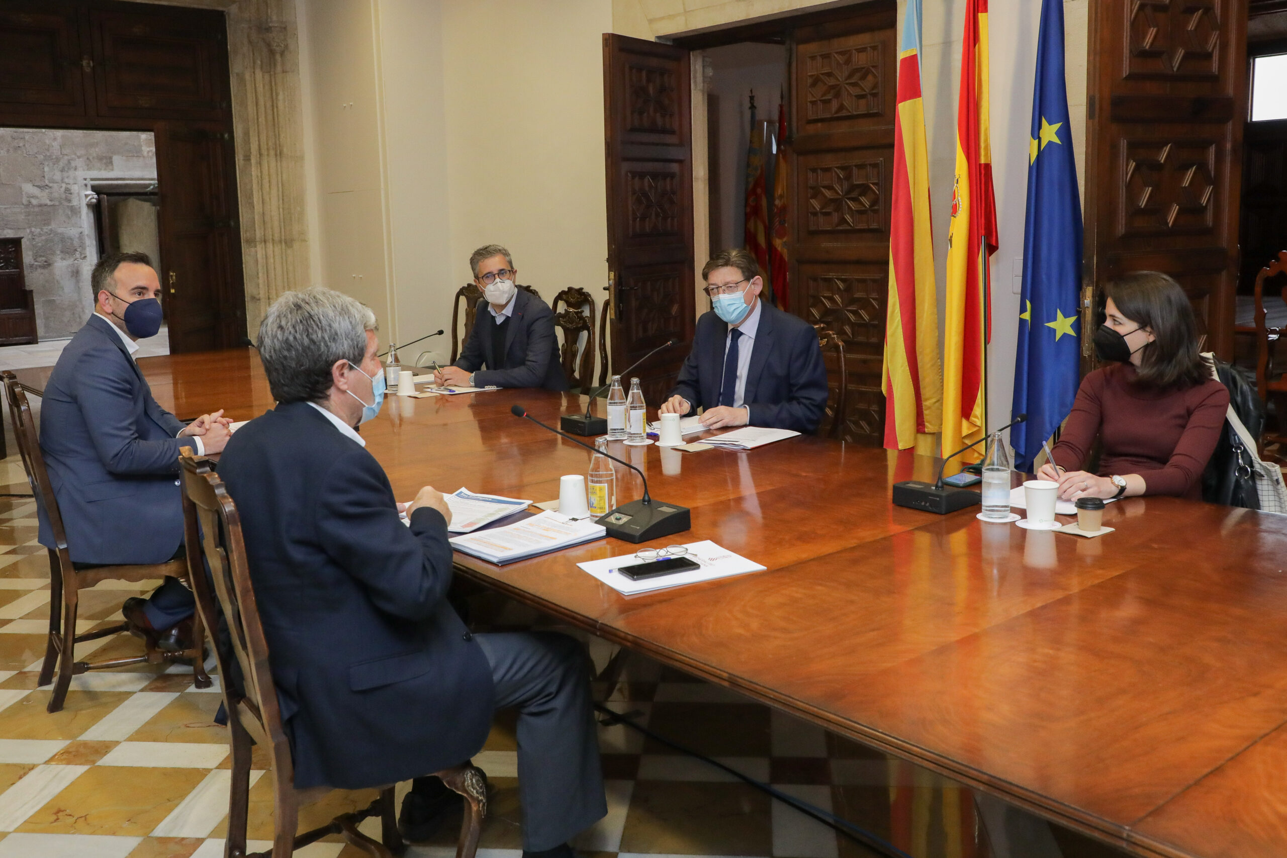 El puerto de Valencia supera la media de beneficio en comparación con el resto de España