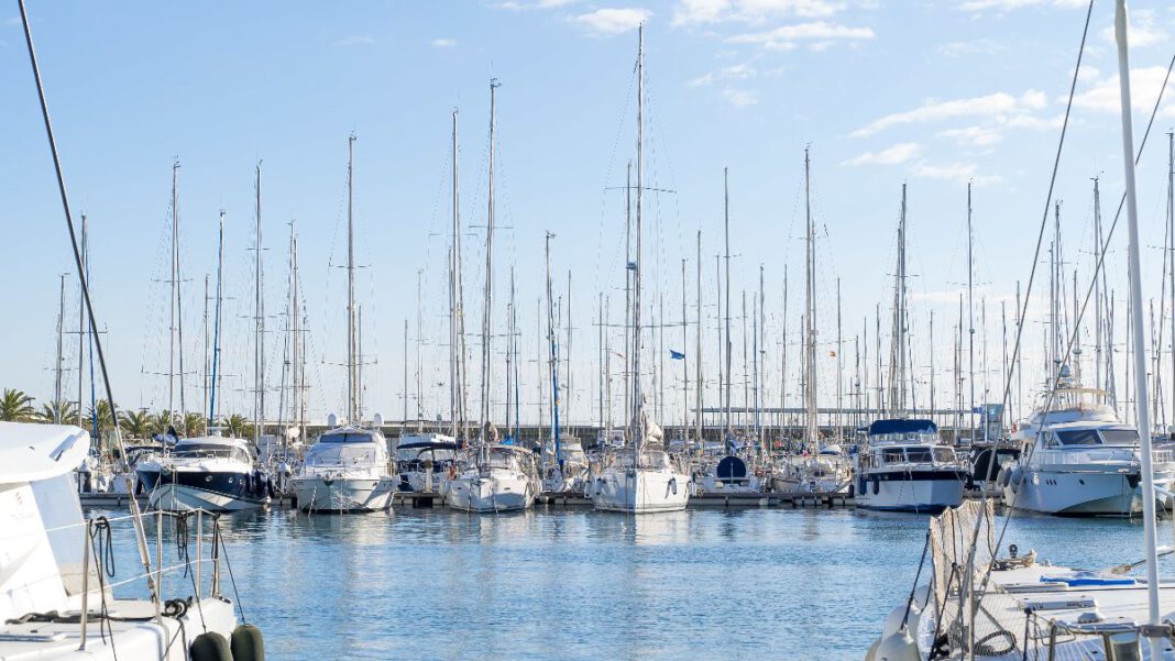 La Marina de Valencia estrena zona de chárter náutico