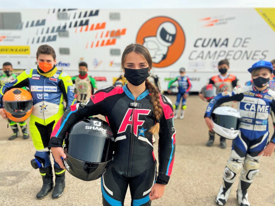 Alejandra Fernández la mejor en las pruebas de Moto4 en el circuito Ricardo Tormo