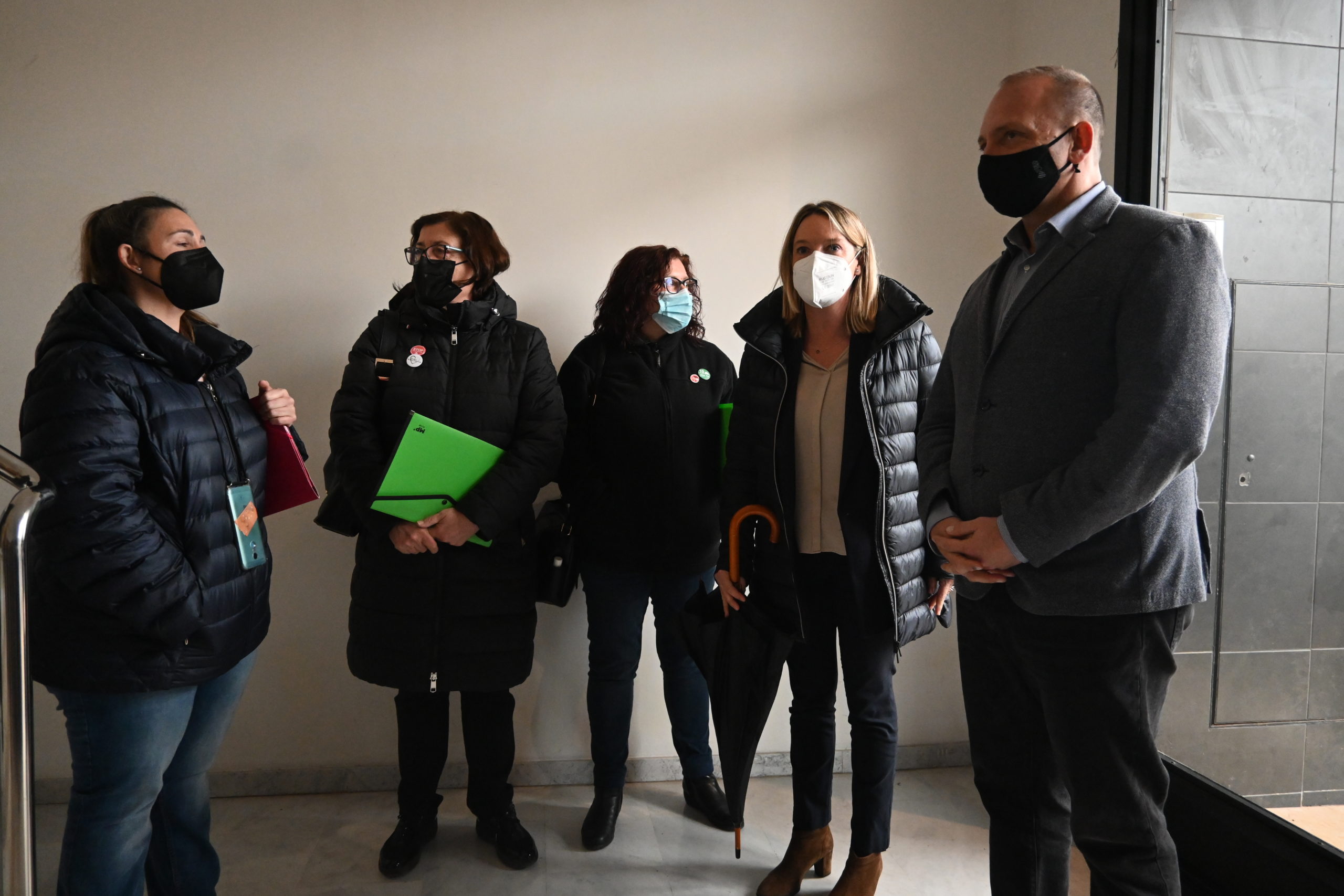 La Conselleria de Vivienda negocia con la Sareb la prórroga de los contratos para 27 familias de Puçol