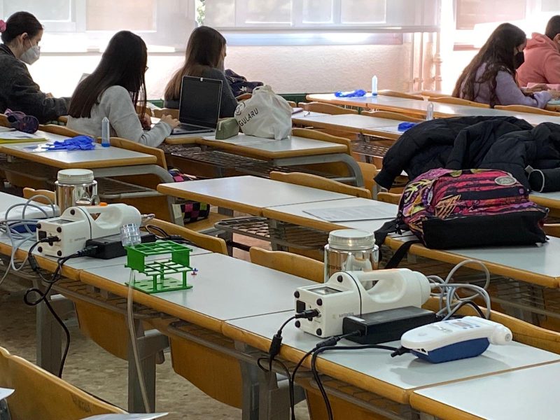 Un proyecto de investigación de la Universidad de Valencia y Fisabio estudia la presencia de Covid-19 en el aire interior de la Facultad de Química