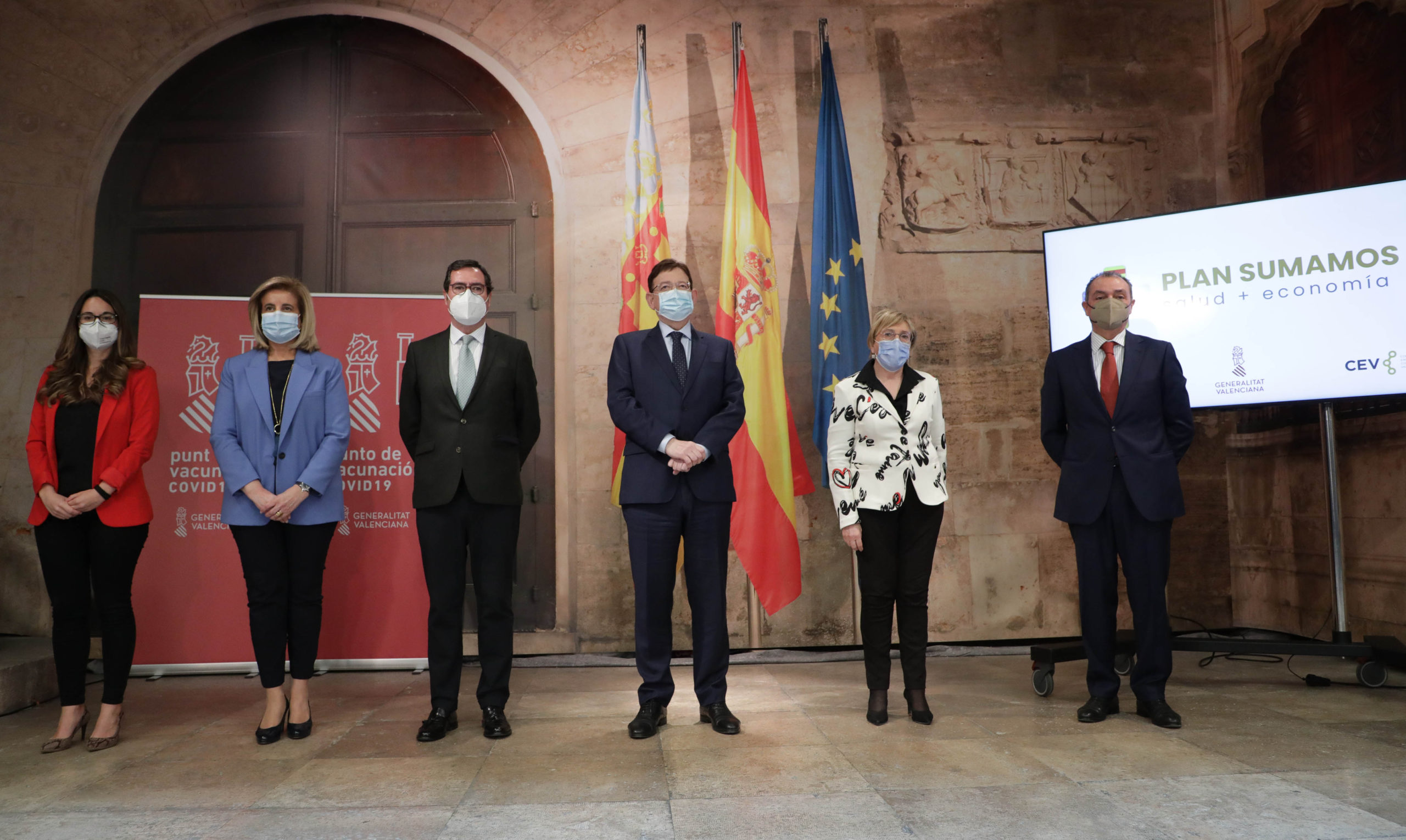Ximo Puig firma el acuerdo con la CEOE