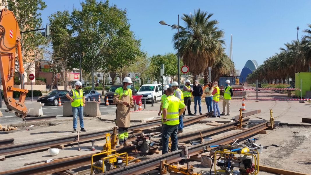 FGV instala de nuevo el carril de la Línea 10 de Metrovalencia que fue retirado en 2015 por orden de Joan Ribó
