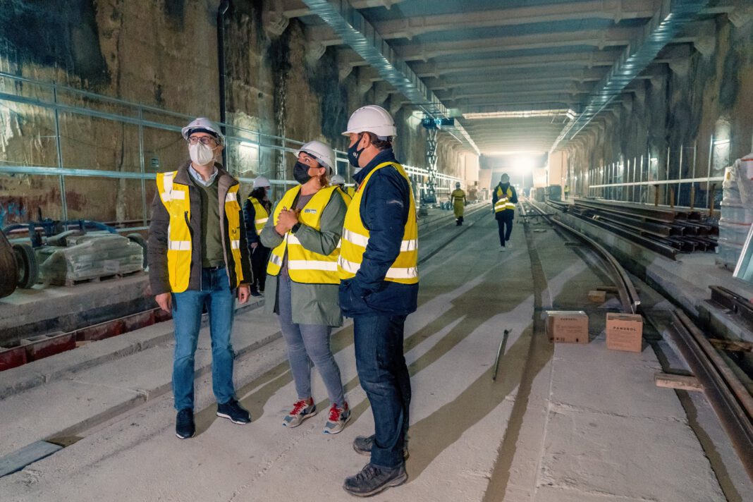 La Generalitat comienza a instalar los primeros carriles en el tramo subterráneo de la Línea 10 de Metrovalencia