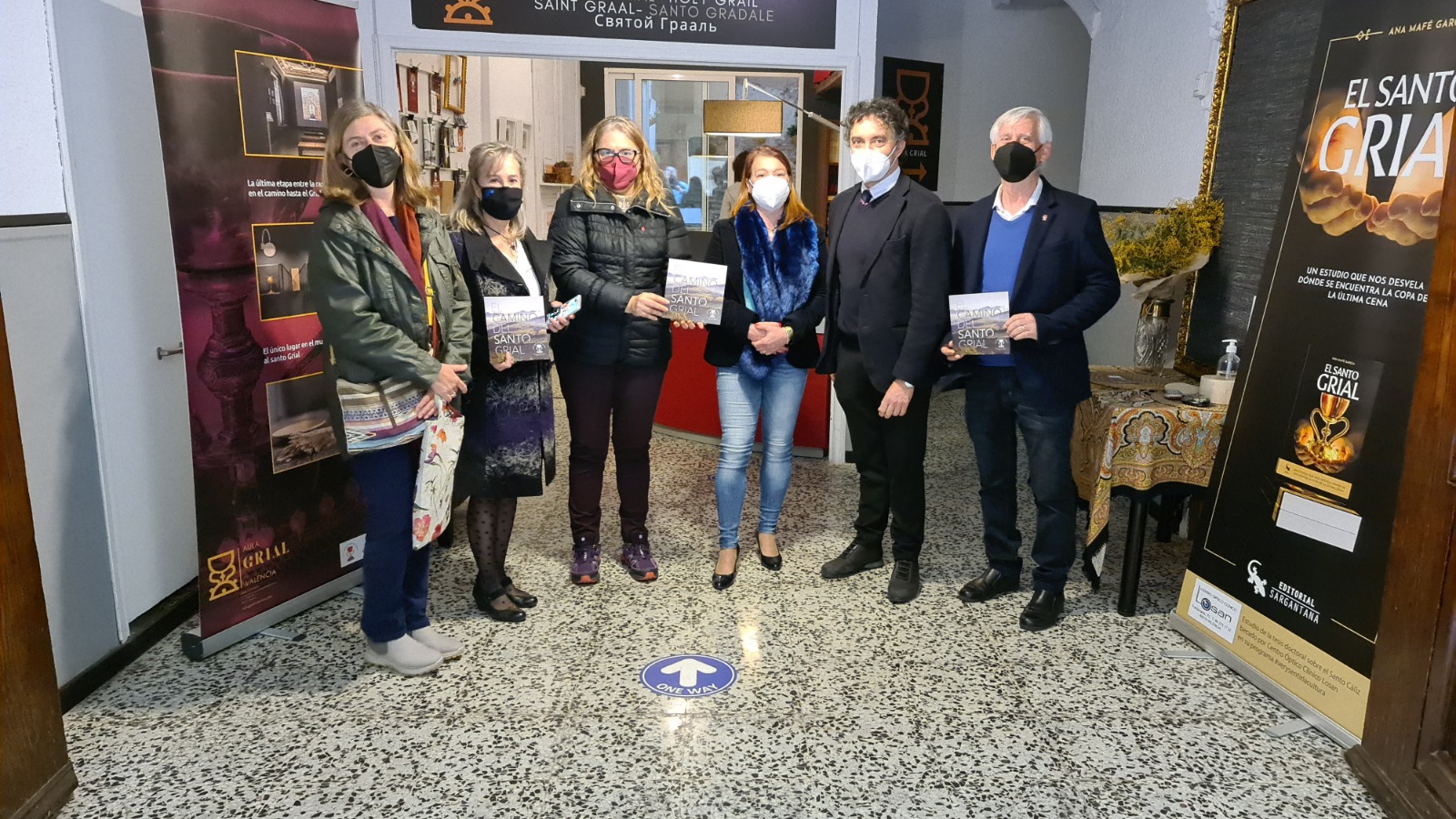 Frances Colomer recibe el Plan Estratégico Integral del Camino del Santo Grial en Aula Grial