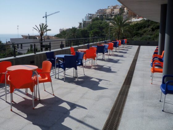 Benicàssim suspenderá el pago de la tasa de terrazas a hostelería y comercio durante el 2022