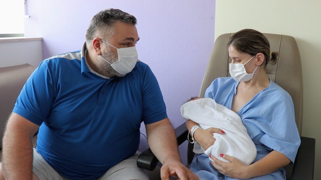 Ianula Antonio da a luz a su bebé en el Hospital La Fe de Valencia