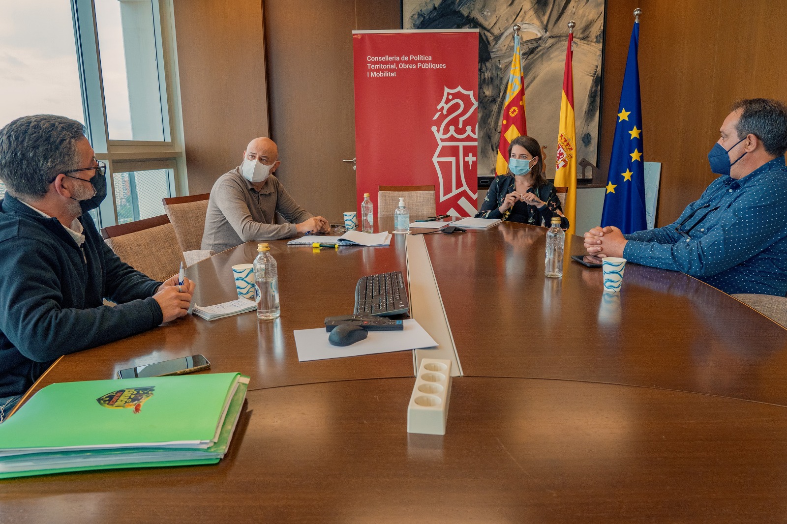 Reunión entre la Conselleria y el sector del taxi