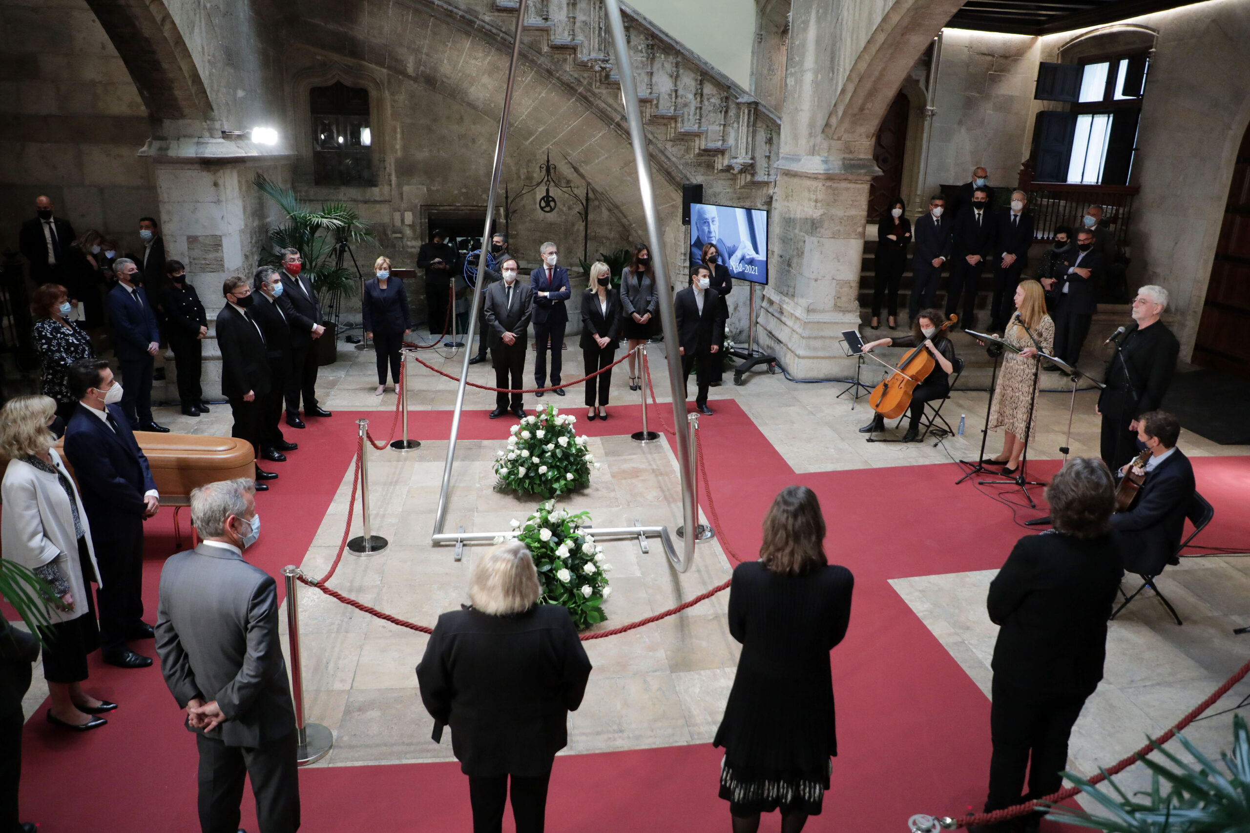 La Generalitat rinde homenaje al poeta Francisco Brines