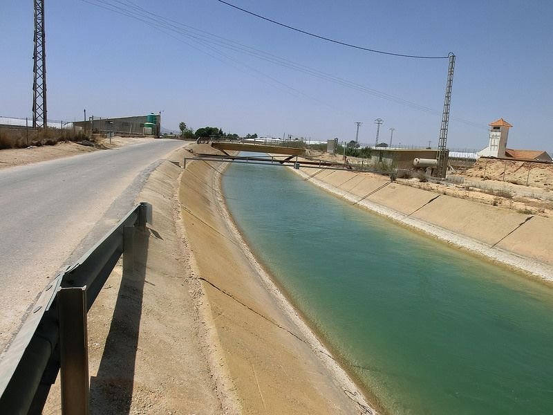 La Junta de Regantes Levantinos advierte de que aumentará la huella de carbono con el agua desalinizada para los campos