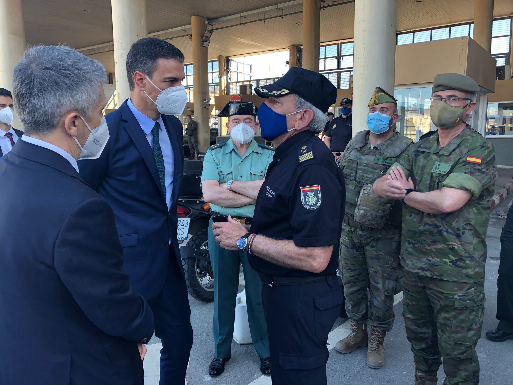 Más de 8.000 inmigrantes cruzan la frontera en Ceuta en la mayor crisis con Marruecos en democracia