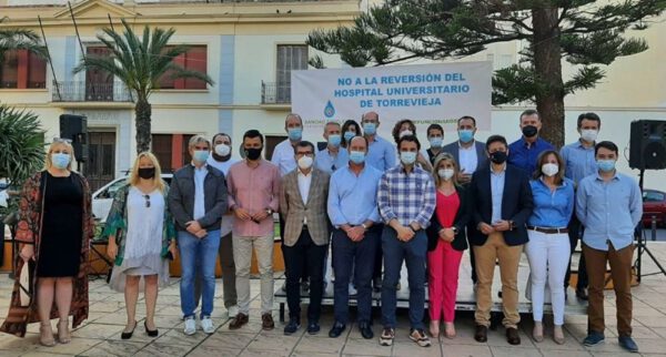 La Vega Baja clama contra la reversión del Departamento de Salud de Torrevieja que afectará a 11 municipios