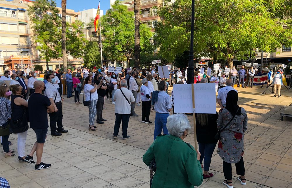 La Vega Baja clama contra la reversión del Departamento de Salud de Torrevieja que afectará a 11 municipios
