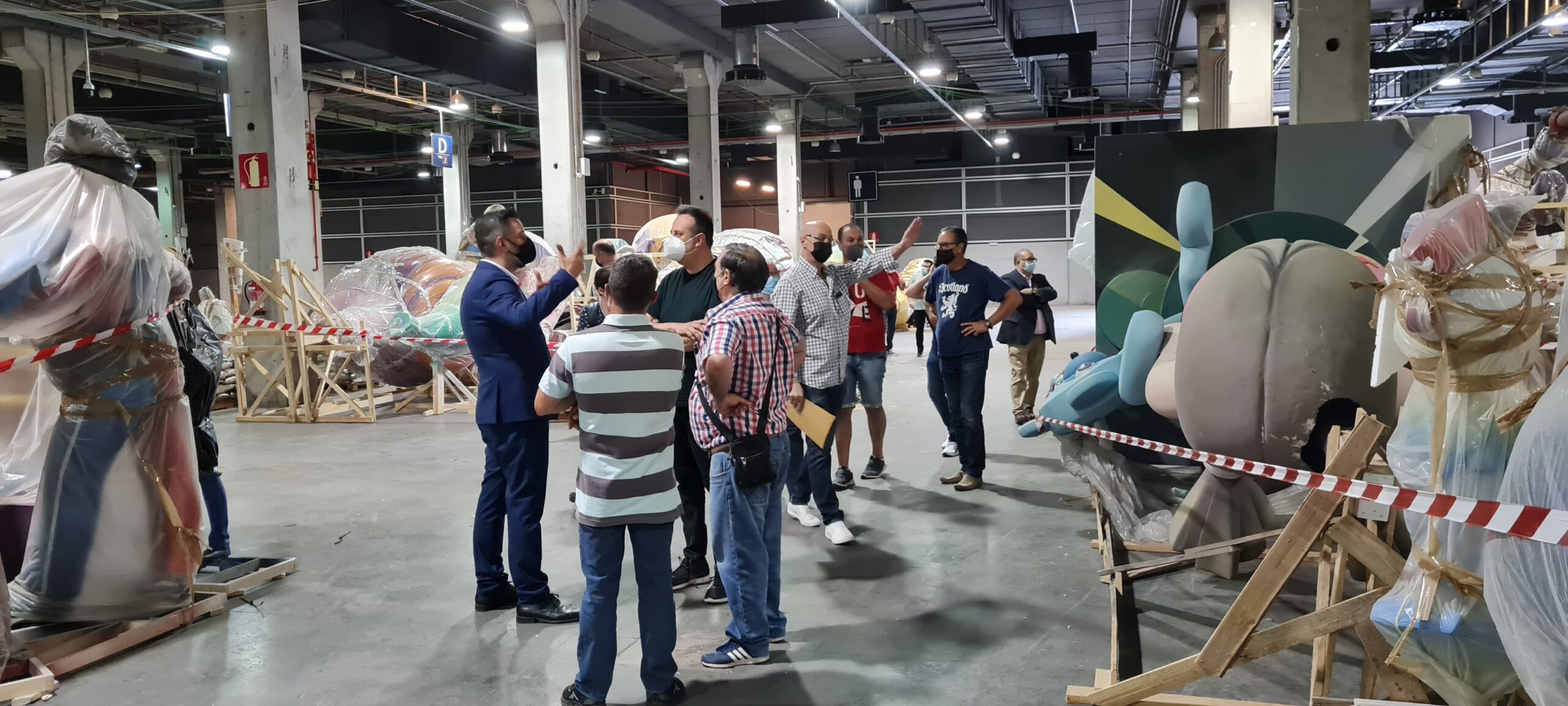 El Ayuntamiento de Valencia y artistas falleros se reúnen para avanzar en el dispositivo que permitirá trasladar las fallas de feria Valencia a las plazas y las calles de la ciudad