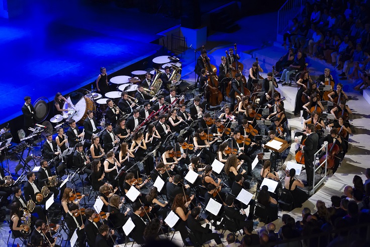 La joven orquesta de la Generalitat Valenciana en el Auditorio de Torrente