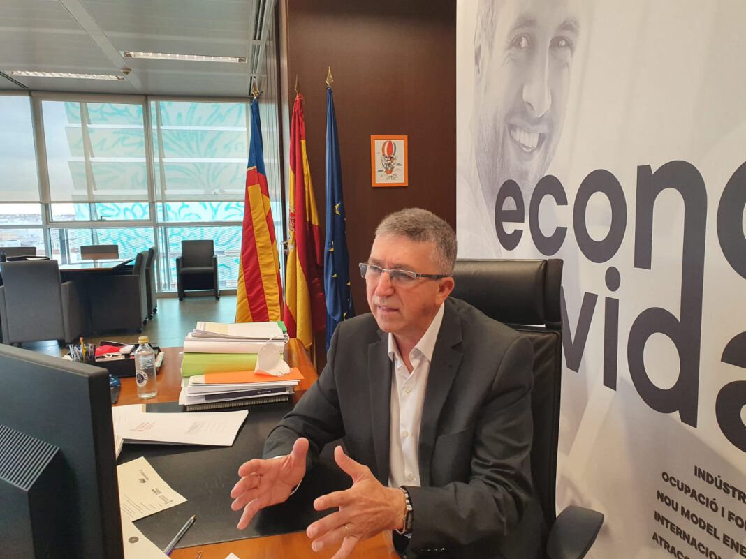 Climent: 'El Ivace gestionará 109 millones de euros hasta 2023 para impulsar el autoconsumo y la movilidad eléctrica en el territorio valenciano'