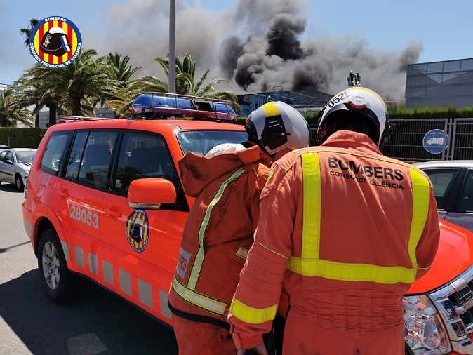 Intervención del Consorcio Provincial de Bomberos de Valencia en un incendio industrial en Picassent