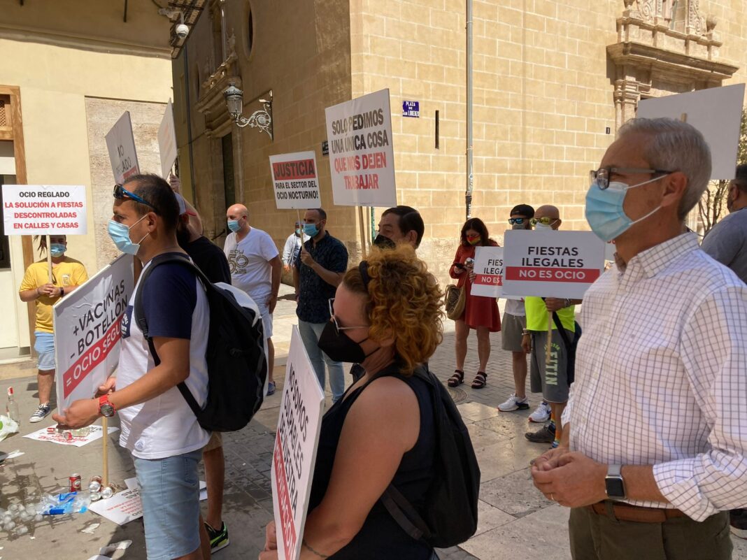 El PP de Valencia pide no criminalizar a la hostelería y al ocio nocturno y combatir el ocio ilegal: “No pueden pagar justos por pecadores”