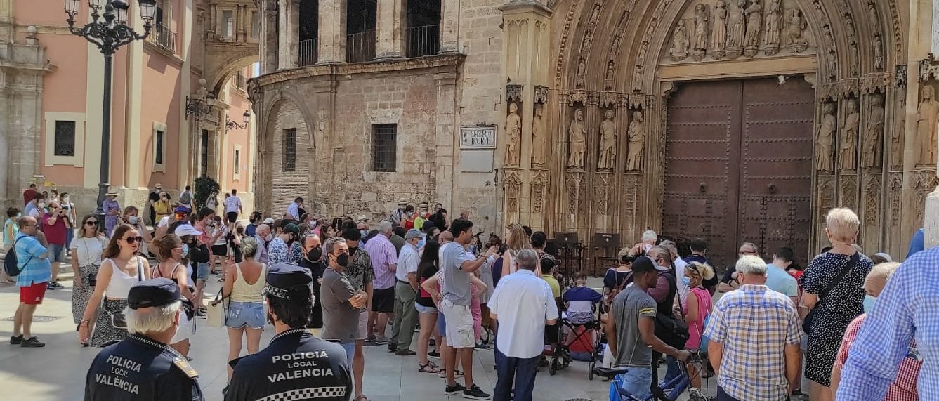 El concejal de policia de Valencia Aarón Cano permite aglomeraciones y se incumplan las normas sanitarias