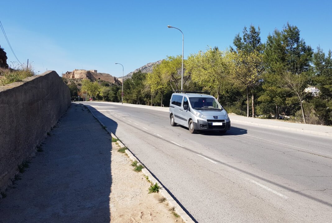 El Ayuntamiento de Elda iniciará en las próximas semanas la renovación de la red de agua potable en el Paseo de la Mora y mejorará las aceras, alumbrado y pavimento de varias calles