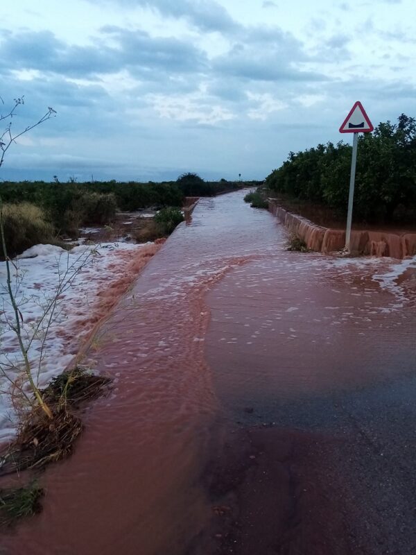 Oliva lleva 96 litros de precipitación acumulada hoy. El episodio de lluvias continuará en la costa hasta mañana al mediodía